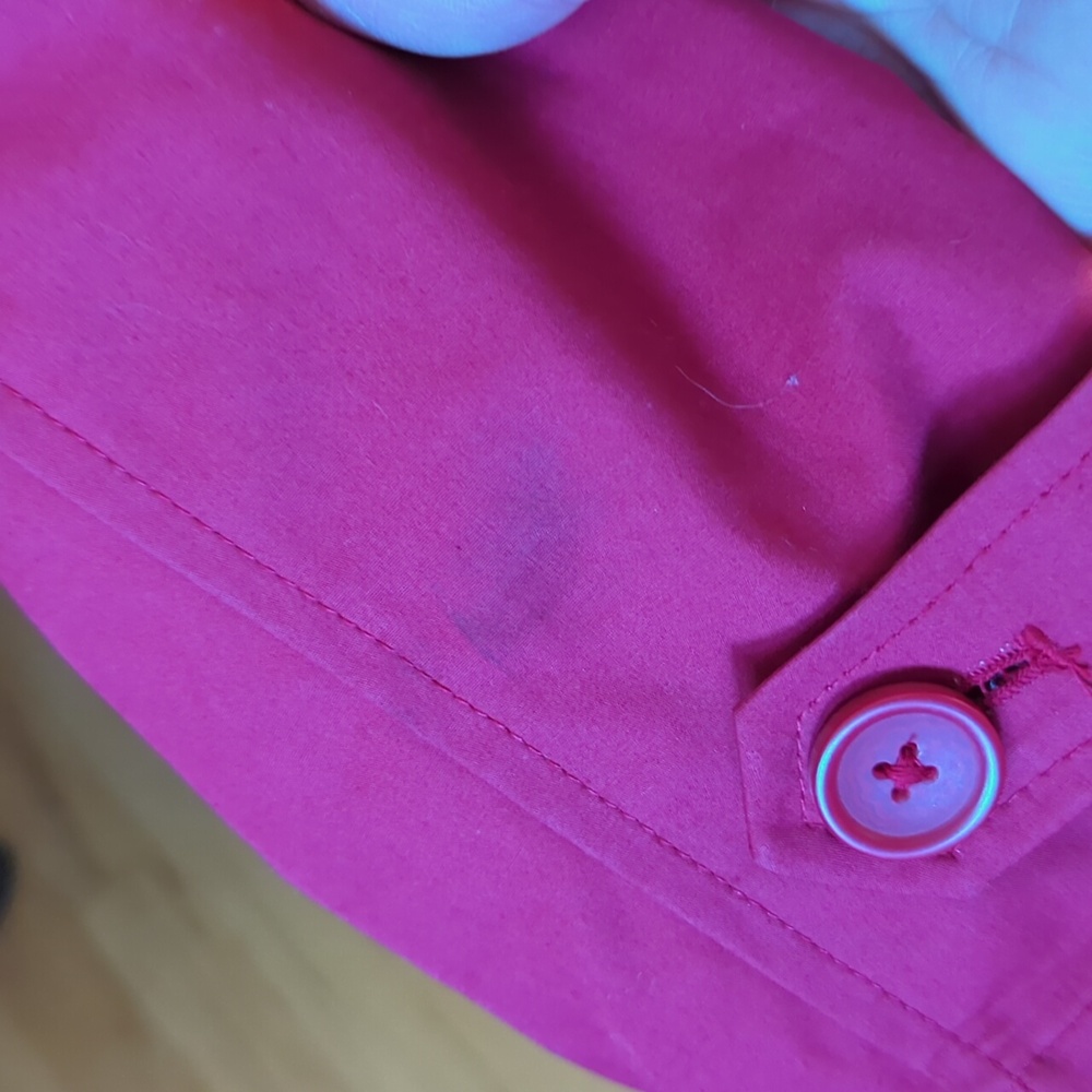 Red raincoat - Picture 7 of 7